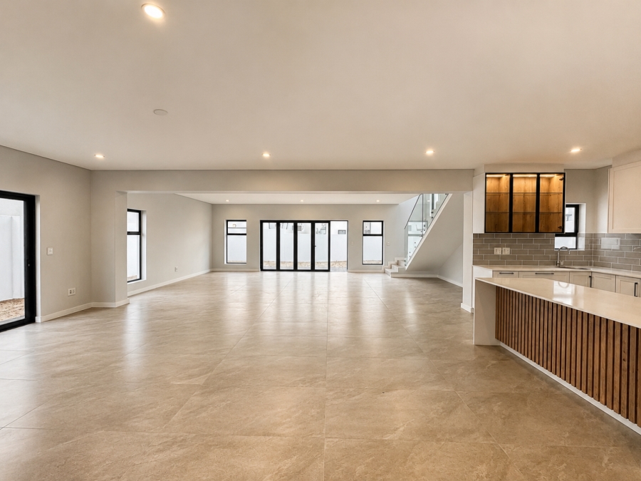 5 Bedroom Property for Sale in Sandown Western Cape